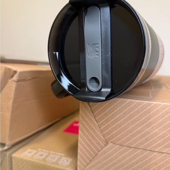 $$-SALE-$$ Stanley Black FlowState Tumbler 40oz - Picture 3 of 4